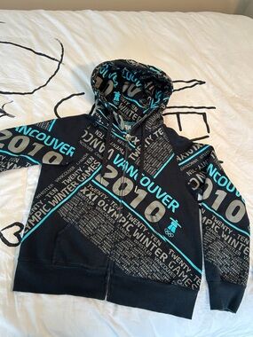 Aritzia Black & Teal  Vancouver 2010  Zip Hoodie